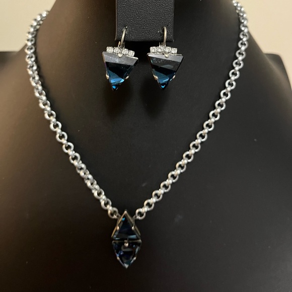 Sabika Organic Necklace and Drop Earrings. W/20 - Picture 4 of 5